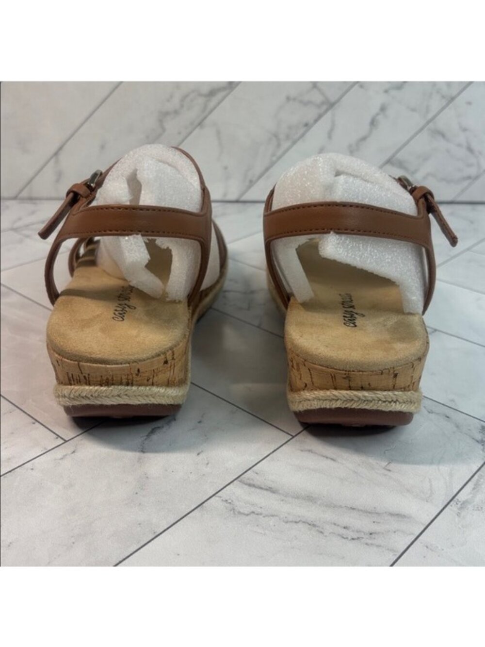 NWT Easy Street Womens Dorinda Tan Faux Leather Wedge Slingback Sandals Size 6W - Picture 5 of 9